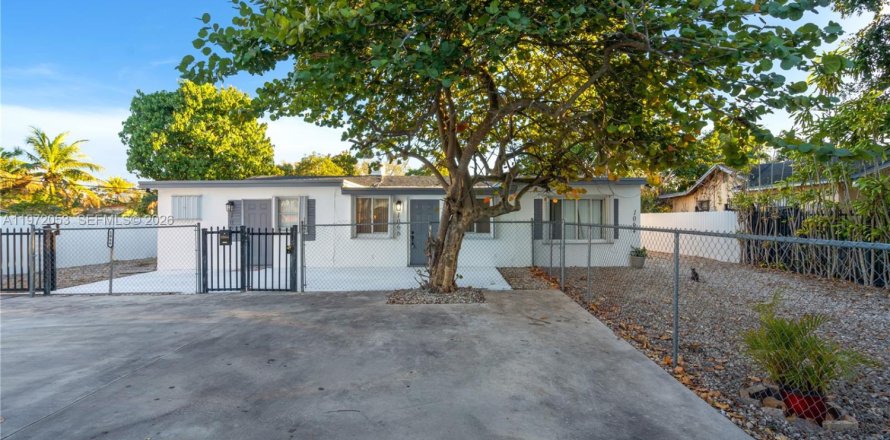 Propiedad comercial en Miami, Florida 166.48 m2 № 2033565