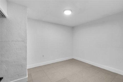 Propiedad comercial en venta en Miami, Florida, 166.48 m2 № 2033565 - foto 23