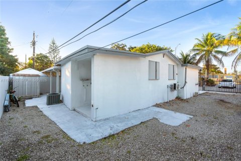 Propiedad comercial en venta en Miami, Florida, 166.48 m2 № 2033565 - foto 30