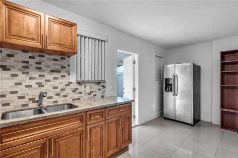 Propiedad comercial en venta en Miami, Florida, 166.48 m2 № 2033565 - foto 18