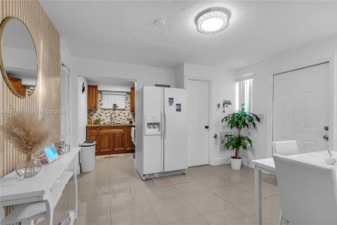 Propiedad comercial en venta en Miami, Florida, 166.48 m2 № 2033565 - foto 7