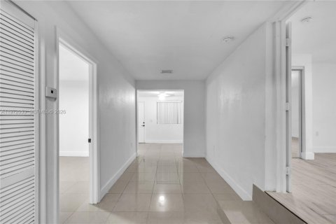 Propiedad comercial en venta en Miami, Florida, 166.48 m2 № 2033565 - foto 16