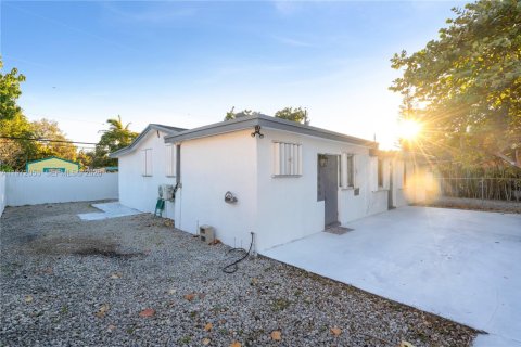 Propiedad comercial en venta en Miami, Florida, 166.48 m2 № 2033565 - foto 26