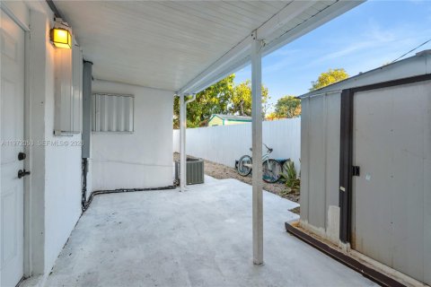 Propiedad comercial en venta en Miami, Florida, 166.48 m2 № 2033565 - foto 25