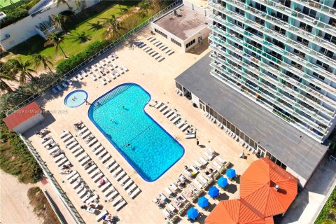 Condominio en venta en Sunny Isles Beach, Florida, 33.44 m2 № 1938127 - foto 3