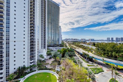 Condominio en venta en Sunny Isles Beach, Florida, 33.44 m2 № 1938127 - foto 20