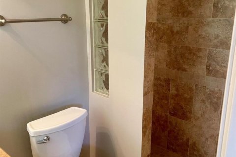 Propiedad comercial en alquiler en Lake Worth, Florida, 2 dormitorios, 104.79 m2 № 1209196 - foto 1