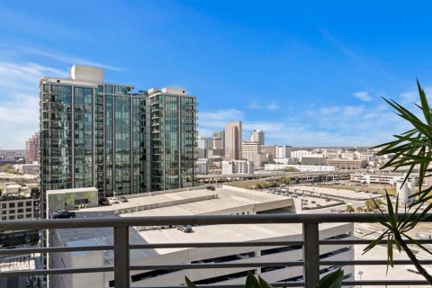 Condo in Tampa, Florida, 2 bedrooms  № 1550698 - photo 24
