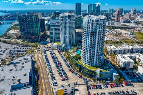 Condo in Tampa, Florida, 2 bedrooms  № 1550698 - photo 1