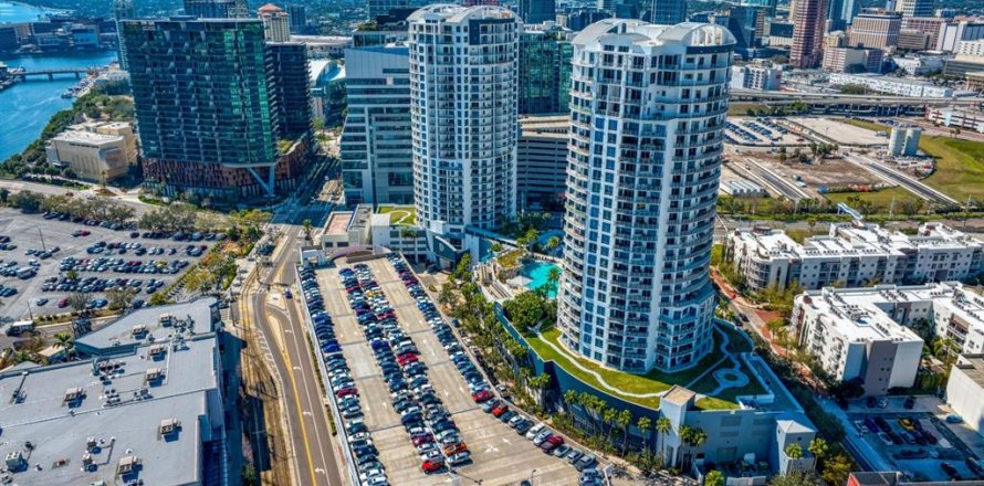 Condo in Tampa, Florida, 2 bedrooms № 1550698