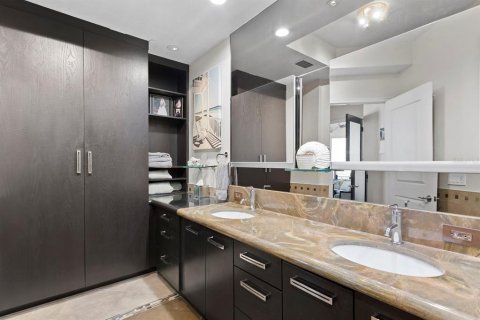 Condo in Tampa, Florida, 2 bedrooms  № 1550698 - photo 11