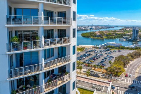 Condo in Tampa, Florida, 2 bedrooms  № 1550698 - photo 22