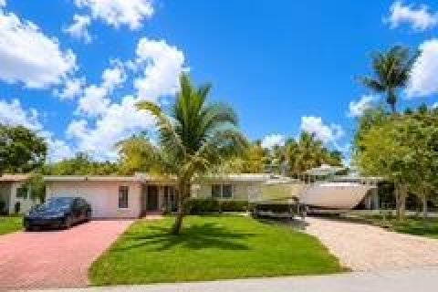 House in Pompano Beach, Florida 4 bedrooms, 115.94 sq.m. № 2180779 - photo 2