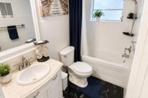 House in Pompano Beach, Florida 4 bedrooms, 115.94 sq.m. № 2180779 - photo 10