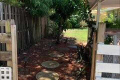House in Pompano Beach, Florida 4 bedrooms, 115.94 sq.m. № 2180779 - photo 15