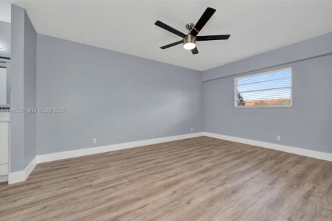 Copropriété à louer à Pembroke Pines, Floride: 2 chambres, 110.55 m2 № 2029359 - photo 27