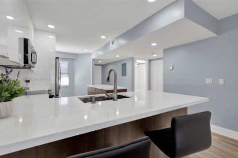 Copropriété à louer à Pembroke Pines, Floride: 2 chambres, 110.55 m2 № 2029359 - photo 11