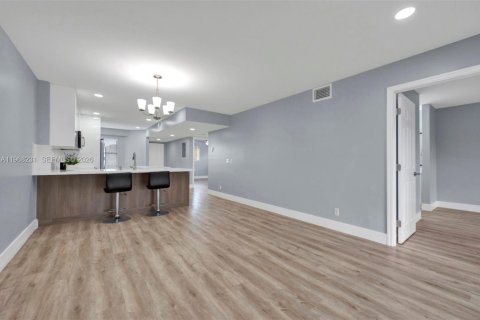 Copropriété à louer à Pembroke Pines, Floride: 2 chambres, 110.55 m2 № 2029359 - photo 15