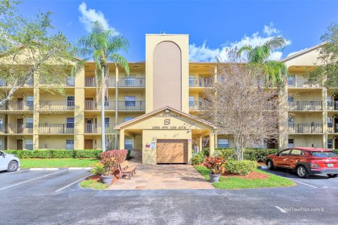 Copropriété à louer à Pembroke Pines, Floride: 2 chambres, 110.55 m2 № 2029359 - photo 2
