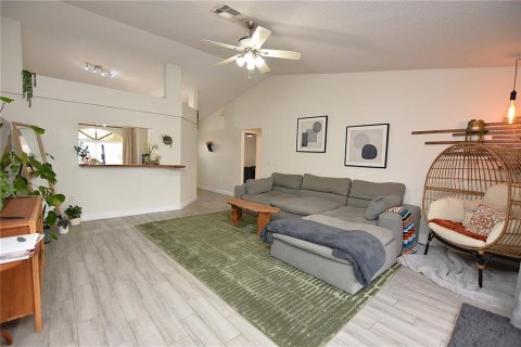 House in Lakeland, Florida 3 bedrooms, 111.02 sq.m. № 2231513 - photo 13