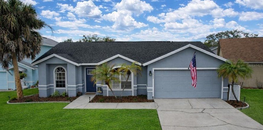 House in Lakeland, Florida 3 bedrooms, 111.02 sq.m. № 2231513