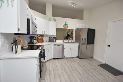 House in Lakeland, Florida 3 bedrooms, 111.02 sq.m. № 2231513 - photo 4