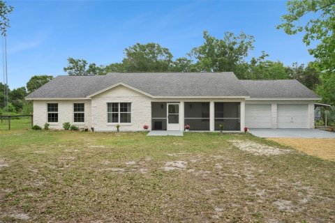 House in Eustis, Florida 3 bedrooms, 178.37 sq.m. № 2119718