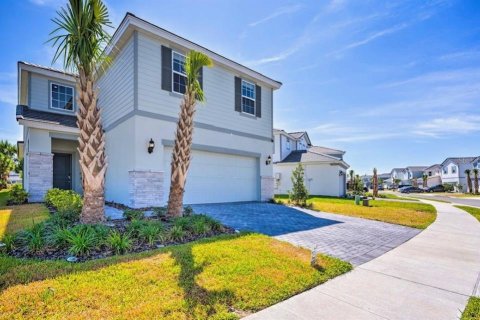 House in Davenport, Florida 5 bedrooms, 250.84 sq.m. № 1906994 - photo 1