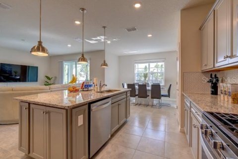 House in Davenport, Florida 5 bedrooms, 250.84 sq.m. № 1906994 - photo 7