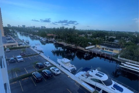 Condo in North Miami, Florida, 1 bedroom № 1999603 - photo 27