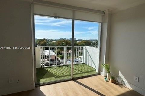 Condo in North Miami, Florida, 1 bedroom № 1999603 - photo 14