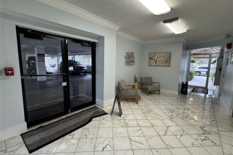 Condo in North Miami, Florida, 1 bedroom № 1999603 - photo 30