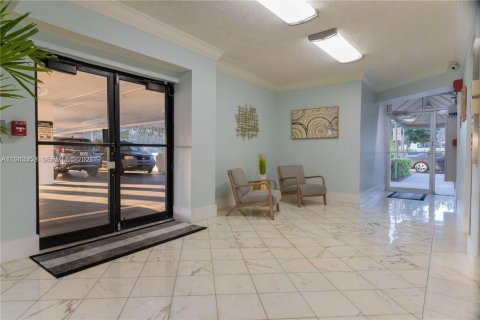 Condo in North Miami, Florida, 1 bedroom № 1999603 - photo 18