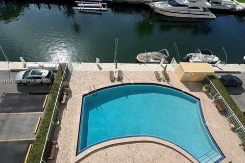 Condo in North Miami, Florida, 1 bedroom № 1999603 - photo 15