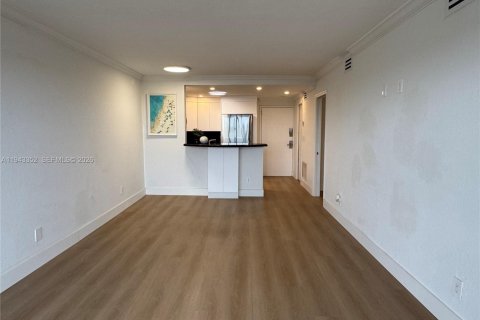 Condo in North Miami, Florida, 1 bedroom № 1999603 - photo 3