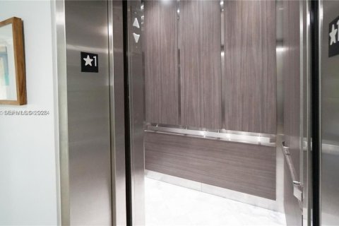 Condo in North Miami, Florida, 1 bedroom № 1999603 - photo 25