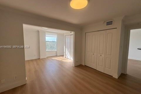 Condo in North Miami, Florida, 1 bedroom № 1999603 - photo 10