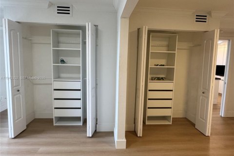 Condo in North Miami, Florida, 1 bedroom № 1999603 - photo 12