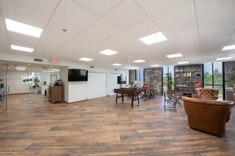 Commercial property in Miami, Florida № 2077493 - photo 10