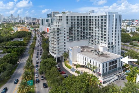 Commercial property in Miami, Florida № 2077493 - photo 13