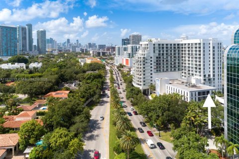 Commercial property in Miami, Florida № 2077493 - photo 16