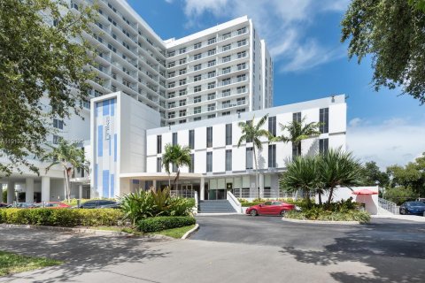 Commercial property in Miami, Florida № 2077493 - photo 12