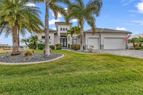 House in Punta Gorda, Florida 3 bedrooms, 238.85 sq.m. № 2211716