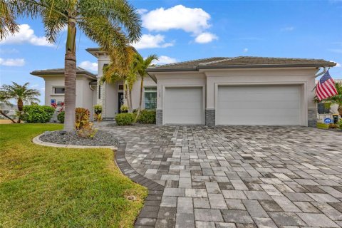 Villa ou maison à vendre à Punta Gorda, Floride: 3 chambres, 238.85 m2 № 2211716 - photo 3