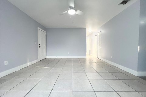House in Orlando, Florida 4 bedrooms, 116.31 sq.m. № 2196196 - photo 12