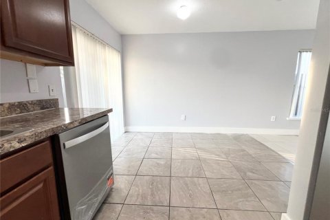 House in Orlando, Florida 4 bedrooms, 116.31 sq.m. № 2196196 - photo 8