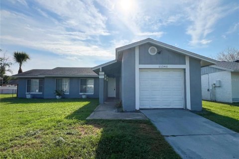 House in Orlando, Florida 4 bedrooms, 116.31 sq.m. № 2196196 - photo 2