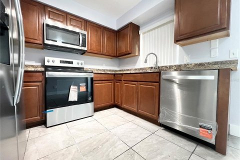 House in Orlando, Florida 4 bedrooms, 116.31 sq.m. № 2196196 - photo 4
