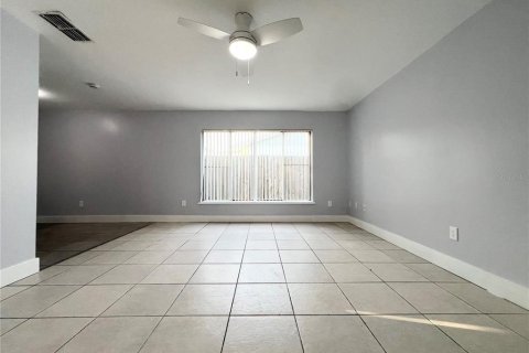 House in Orlando, Florida 4 bedrooms, 116.31 sq.m. № 2196196 - photo 11