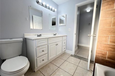 House in Orlando, Florida 4 bedrooms, 116.31 sq.m. № 2196196 - photo 18